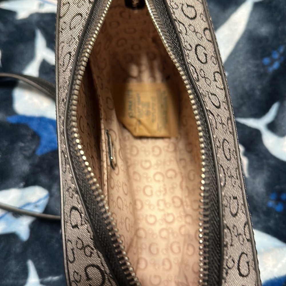 Guess purse - Picture 5 of 5